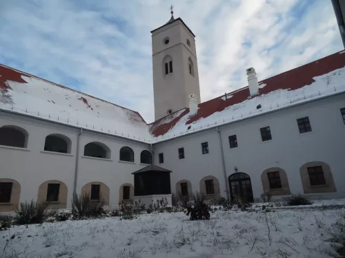 FRANJEVACKI-SAMOSTAN-4