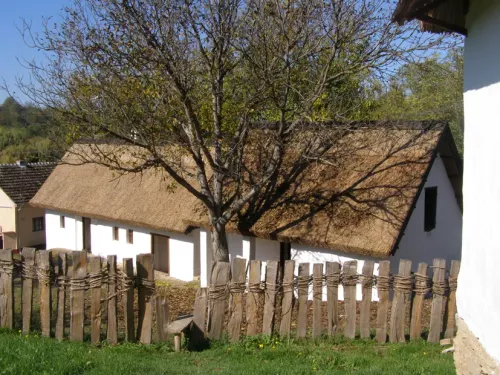 08-replika-kuce-iz-Suseka