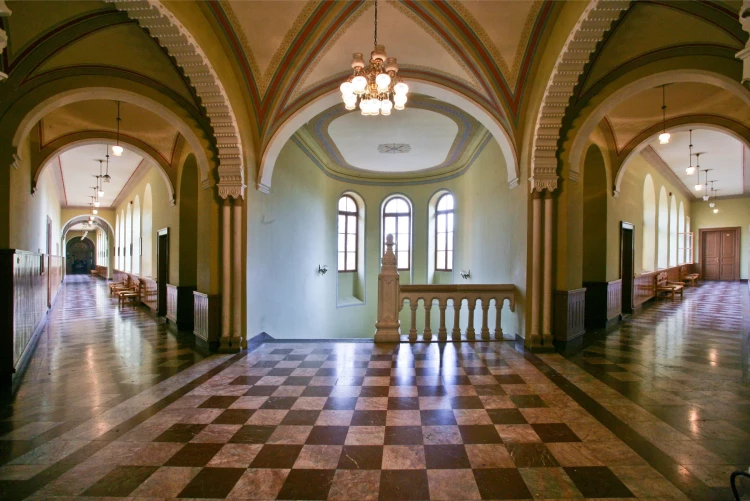 Gimnazija-unutrasnjost