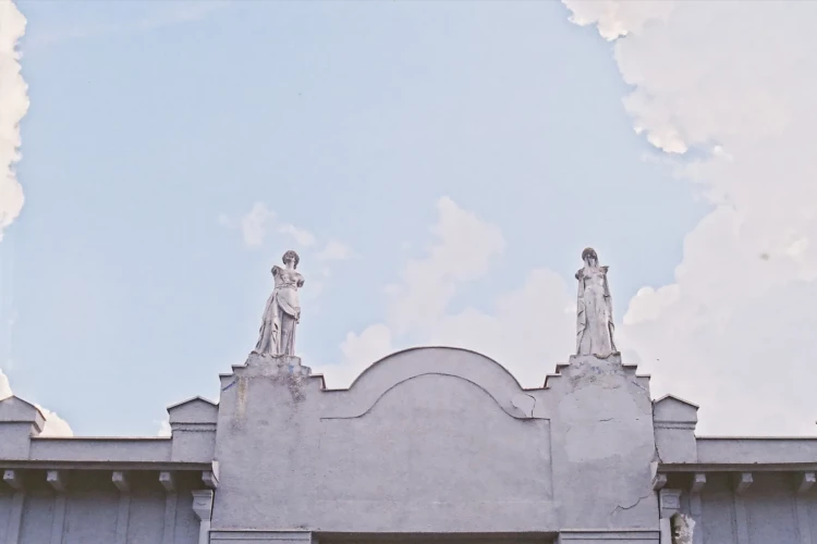 6.SR .Statue-na-zgradi-Figrada.-соња-рац-фотоконкурс